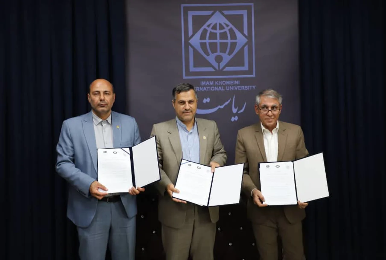 تفاهم نامه همکاری سه جانبه بین دانشگاه بین المللی قزوین،شرکت مژده وصل و اداره کل آموزش فنی و حرفه ای